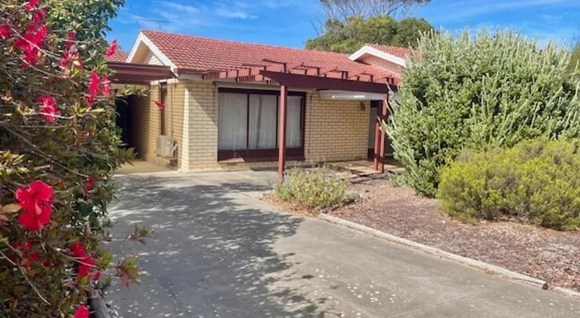 Lacey's Holiday House - Image 1