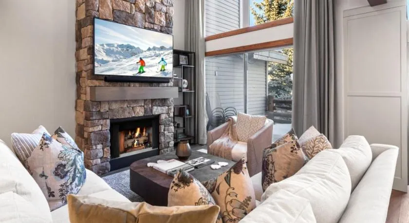 KBM Resorts Boulder Creek Beautifully updated Easy Walk to Main St Close to Deer Valley Hot Tub Gas Fireplace BCC-1101 - Image 1