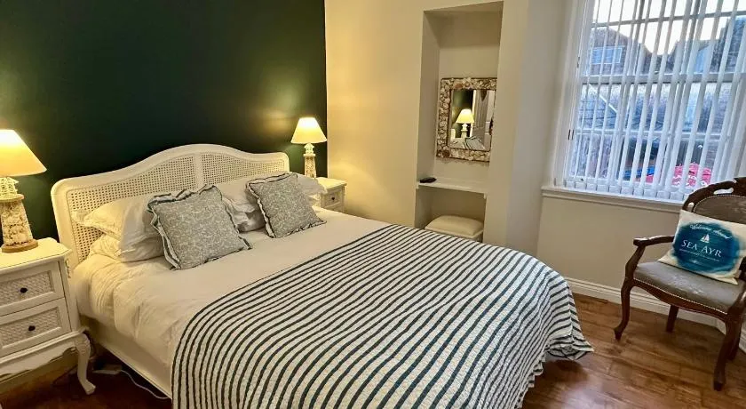 Central Apartment - 2 King beds - Nautical Theme - Image 1