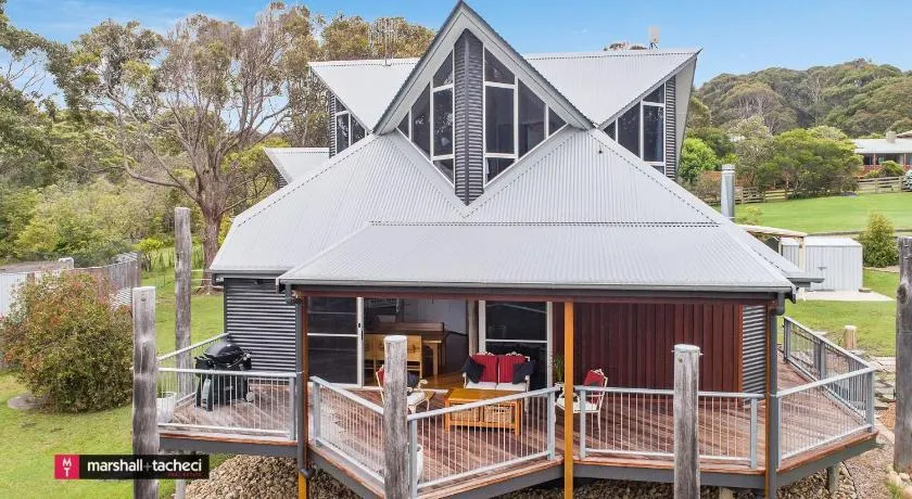 Baraga Sanctuary holiday house, Bermagui Barragga Bay - Image 1