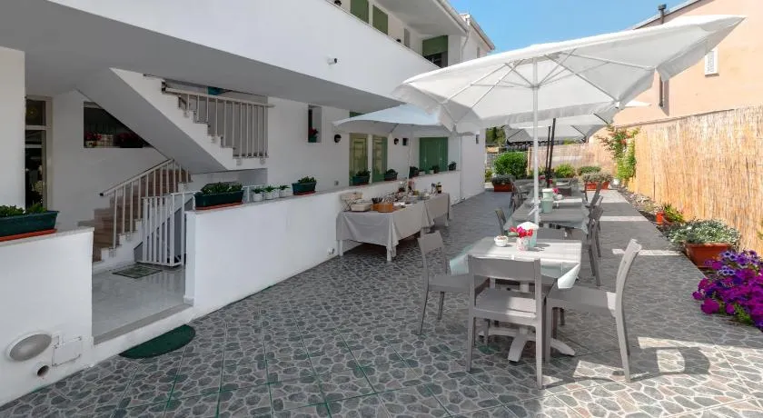 Mini Hotel - Image 1