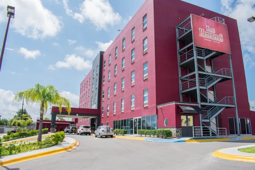 Los Herederos Hotel Piedras Negras - Image 1