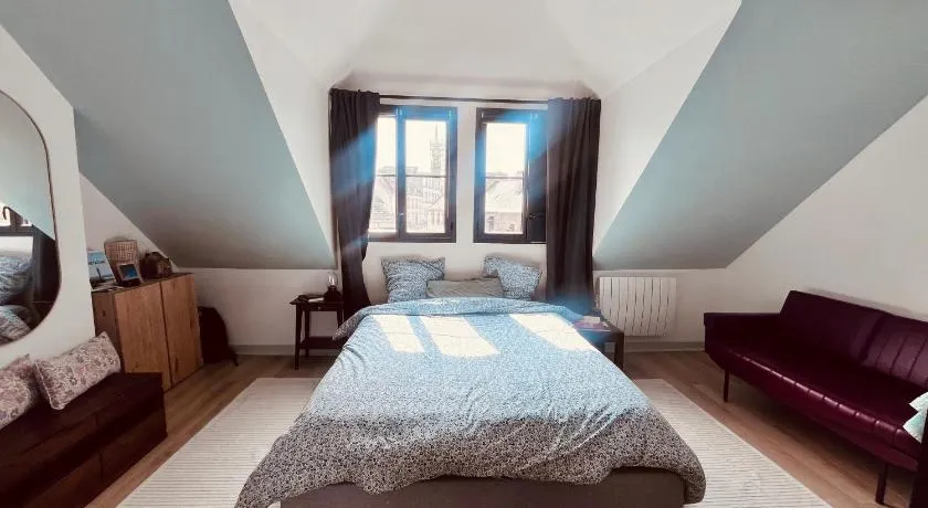 Appartement duplex rénové, plein bourg, vue mer - Image 1