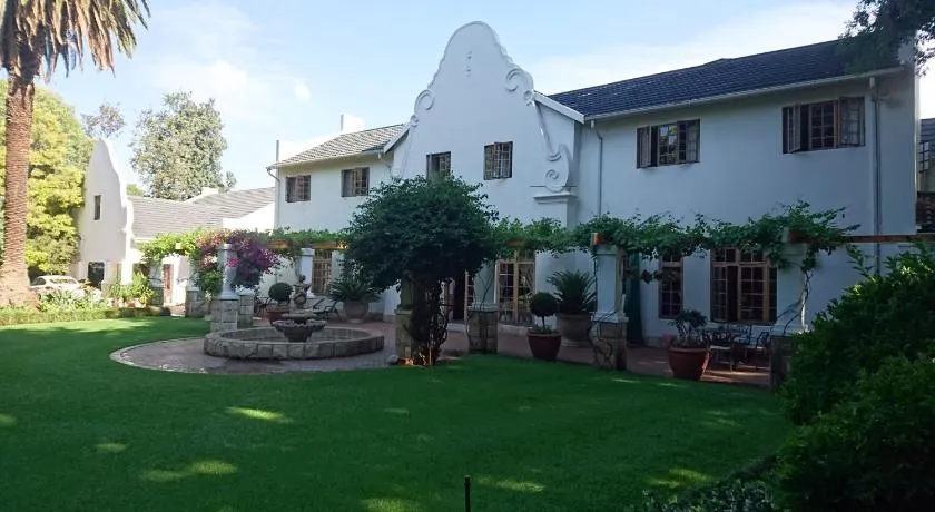 Le Chateau Guest House and Conference Centre - Image 1