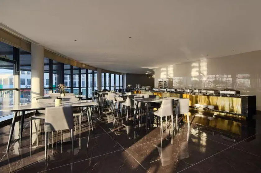 HEY ONE HOTEL - Image 1