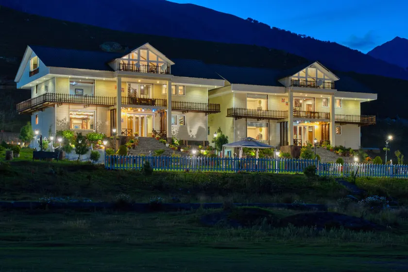 Golden Meadows Hotels & Resorts - Image 1