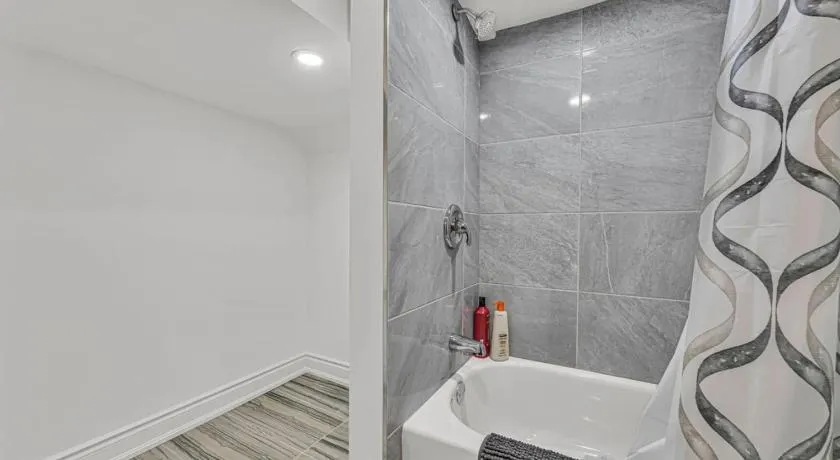 Luxury Comfort 3 BR Near Hospitals Tims Field GO - Image 1