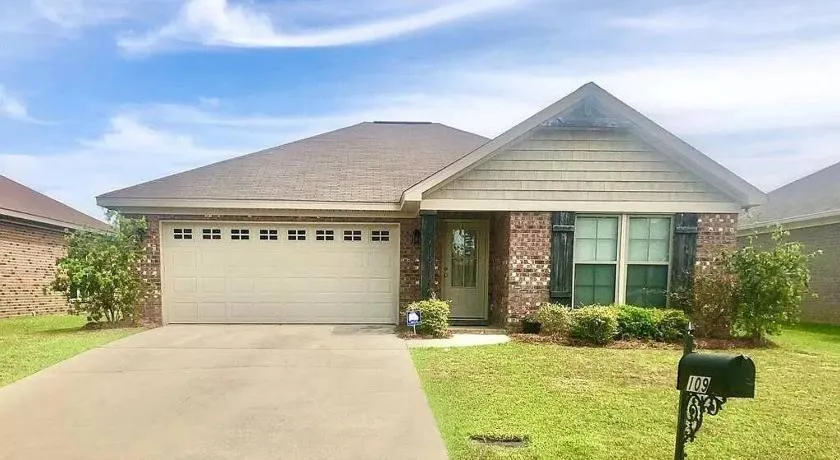 Peaceful 3BR/2BA Hidden Lake Home Near ACOM w/WiFi - Image 1