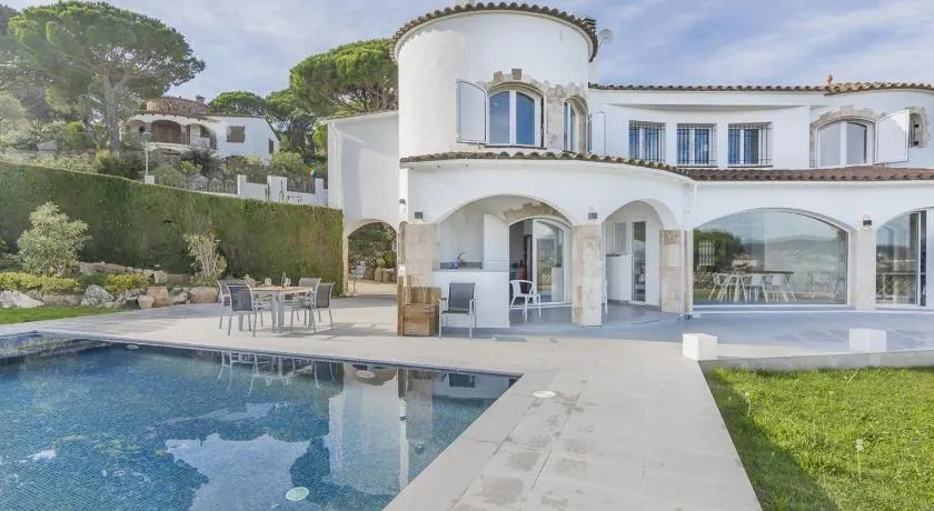 Villa Saramel geräumiges und modernes mit spektakulärem Blick auf Palamos8 - Image 1