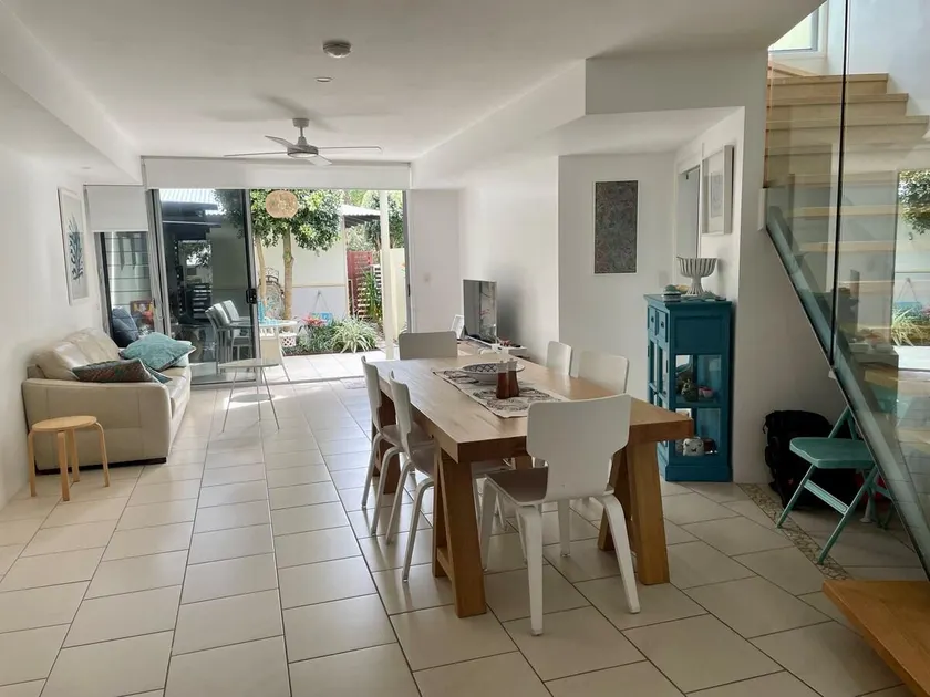 Stunning She Oak Lane - 2 Bedroom Apartment! - Image 1