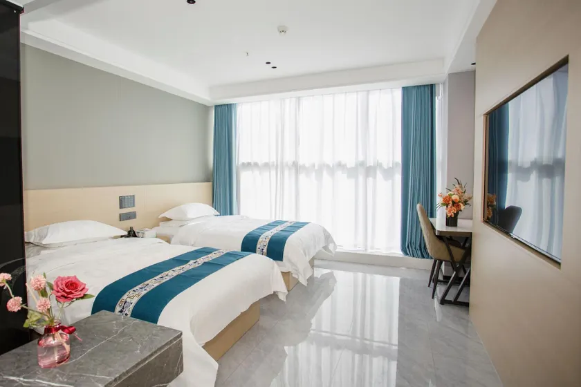 Sunday Holiday Hotel - Image 1