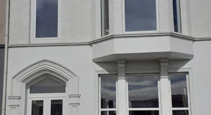 Mervue Apartment, 4 Causeway View, Portrush - Image 1