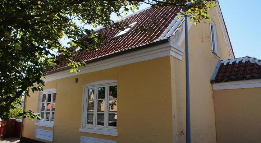 Foldens Hotel Annex - Image 1