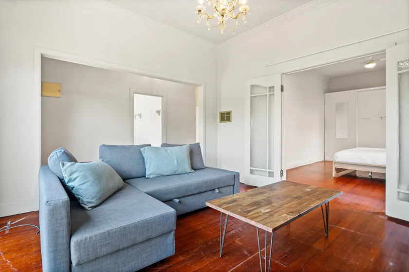 Quiet 2-bed Home in Pascoe Vale South - Image 1