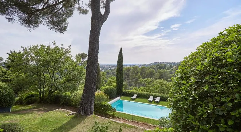Exclusif Appart piscine chauffée de luxe 10 min centre AixenPc Belvoir SISSI - Image 1
