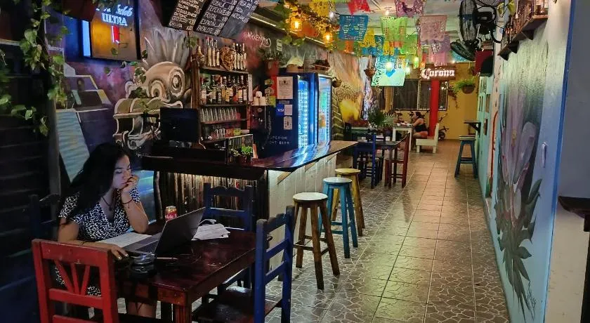 Tres Mundos Hostel - Image 1