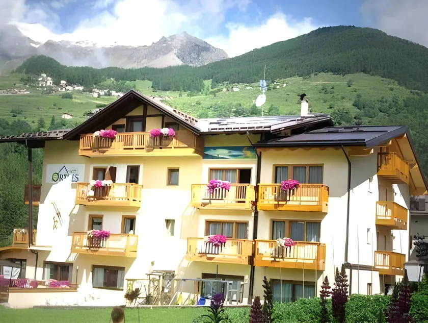 Hotel Ortles Dolomiti Walking & Spa - Image 1