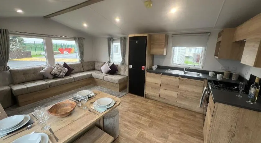 8 Guests - Swimming Pool - 1min to the Beach - Image 1