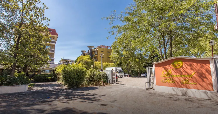 Pinewood Hotel Rome - Image 1