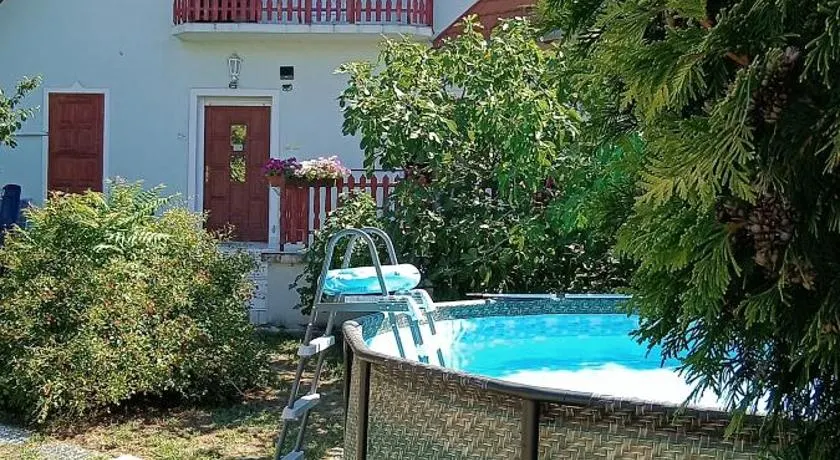 Two bedroom apartment with swimming pool - Image 1