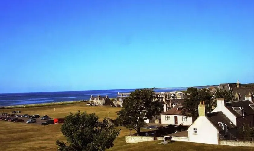 Braeval Hotel - Image 1