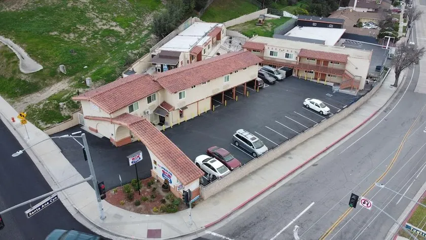New American Inn and Suites  - Image 1