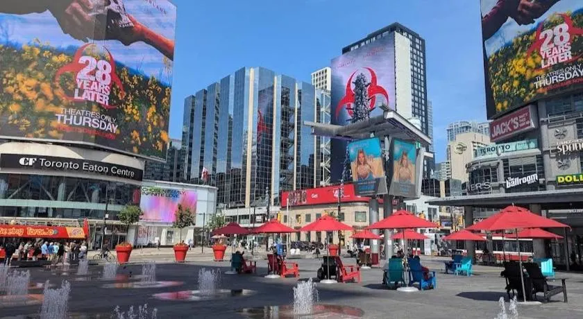 City Centre Suite, Steps to UofT, TMU, Yonge-Dundas Square - Image 1