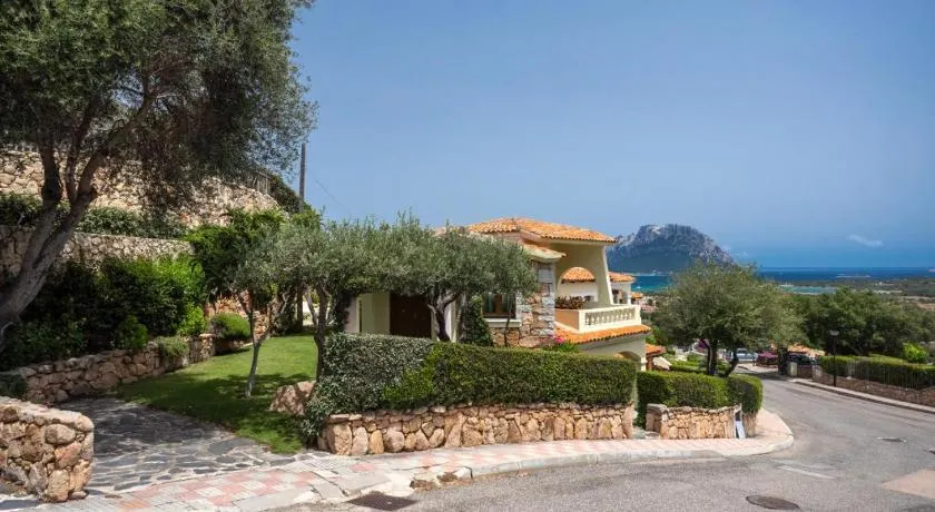 Villa Laura - Elegant Sea View Retreat - Image 1