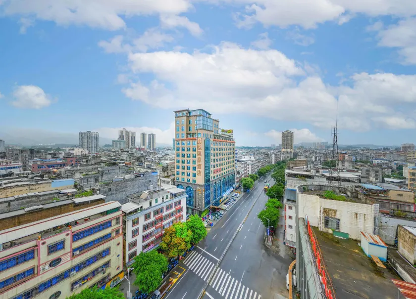 Liyue Hot Spring Hotel (Luchuan Pedestrian Street Branch) - Image 1