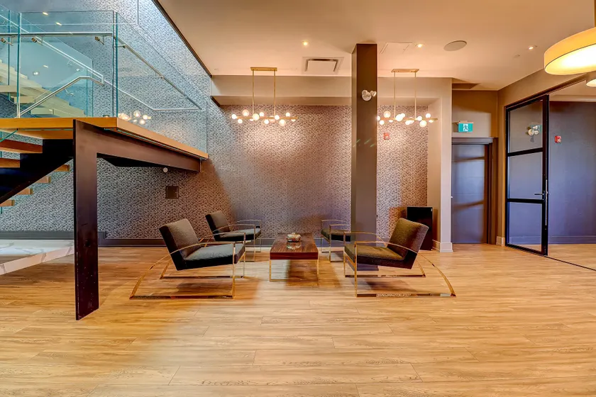Dream Suites Near YYZ Airport - Image 1