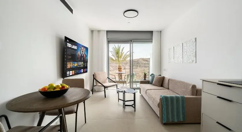Modern Sea View Escape - Image 1