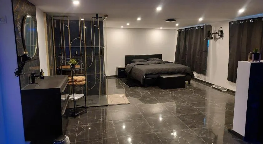Suite Privée Deluxe O'Palawan Gold TOURCOING - Image 1