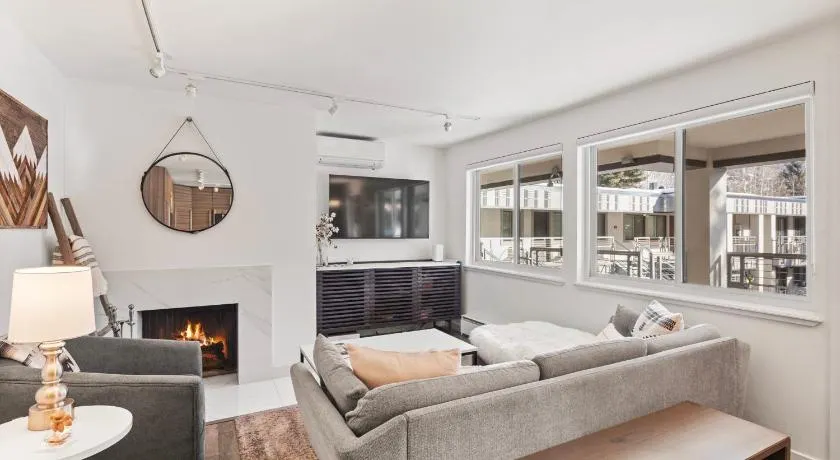 Silverglo 301, Top-Floor Condo - Fireplace AC Pool Walk to Aspen Mountain - Image 1