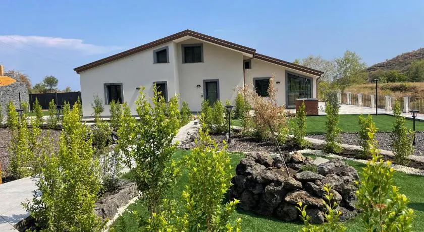 Romano's Ville&Apartaments - Image 1