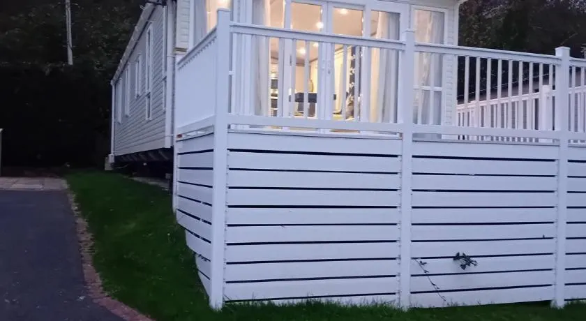 Haven Caravan Sleeps 6 Pet Friendly - Image 1