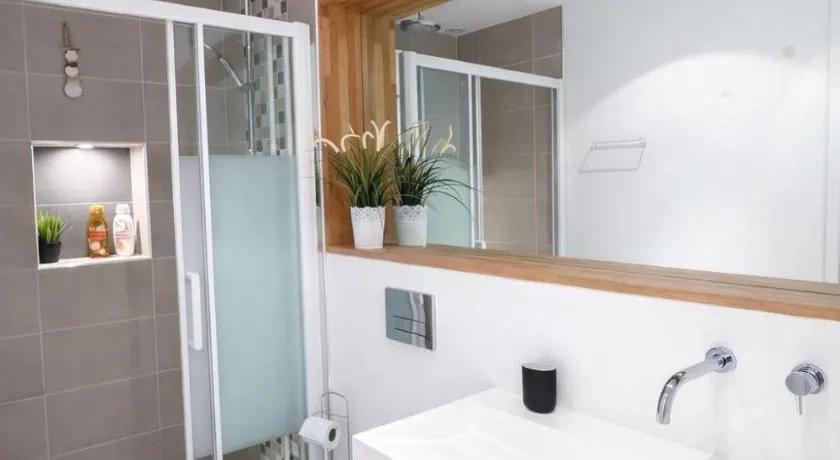 Old Town Antibes Apartment with AC 320m from Beach - Image 1