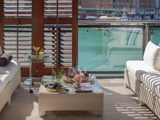 Point Residence Waterfront Luxury Auckland NZ - Image 1
