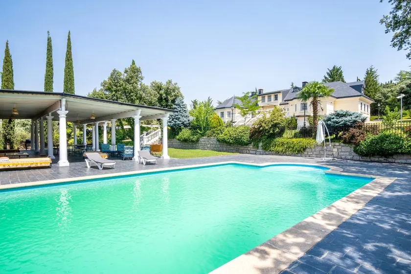 Exclusiva Villa en la Sierra - Image 1
