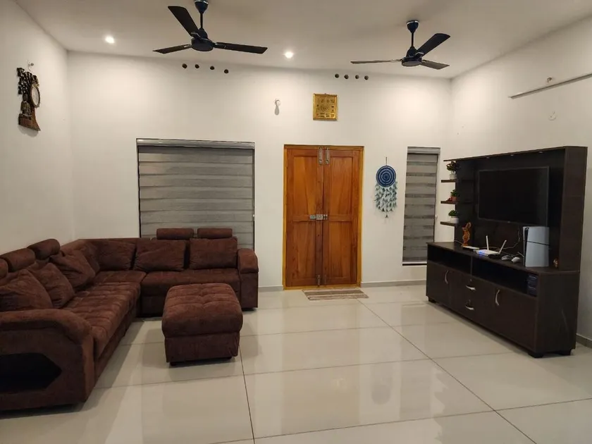 Spacious 5 BHK Luxury Stay - Image 1