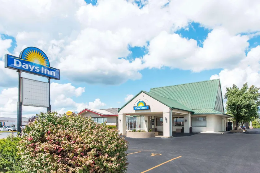 Days Inn by Wyndham Elizabethtown - Image 1