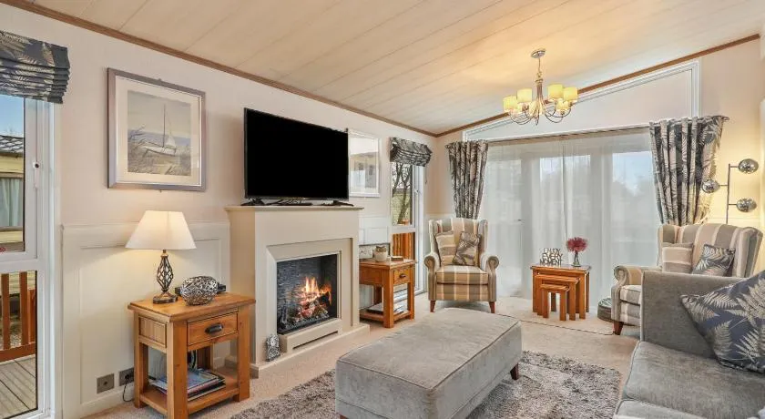 Cormorant - Luxury Lodge Close to the Beach - Image 1