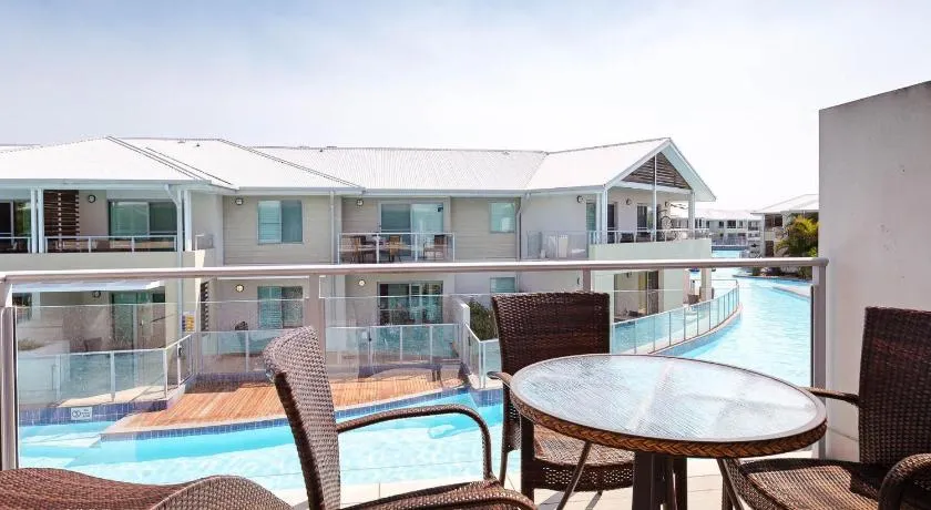 Pacific Blue 245-265 Sandy Point Rd - Dual Key Access, air conditioned unit with resort facilities and linen supplied - Image 1