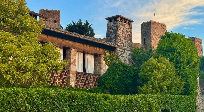 Sotto le Mura Monteriggioni - Unica casa a 50m dal Castello con Giardino e Parcheggio privato - Image 1