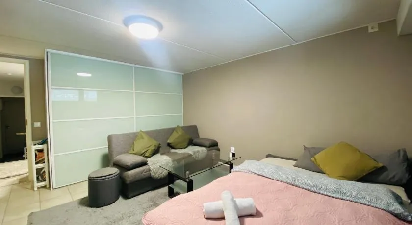 Welcoming room with private terrace, sauna and free parking - Image 1
