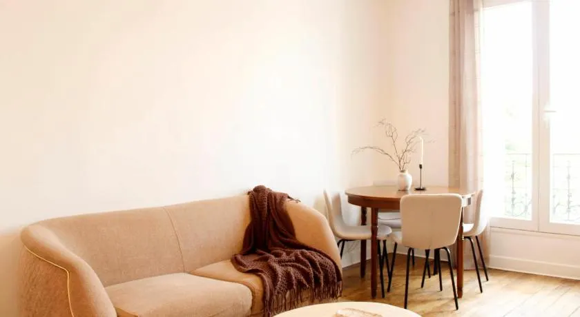 Bright Apartment at the Gates of Paris - Image 1