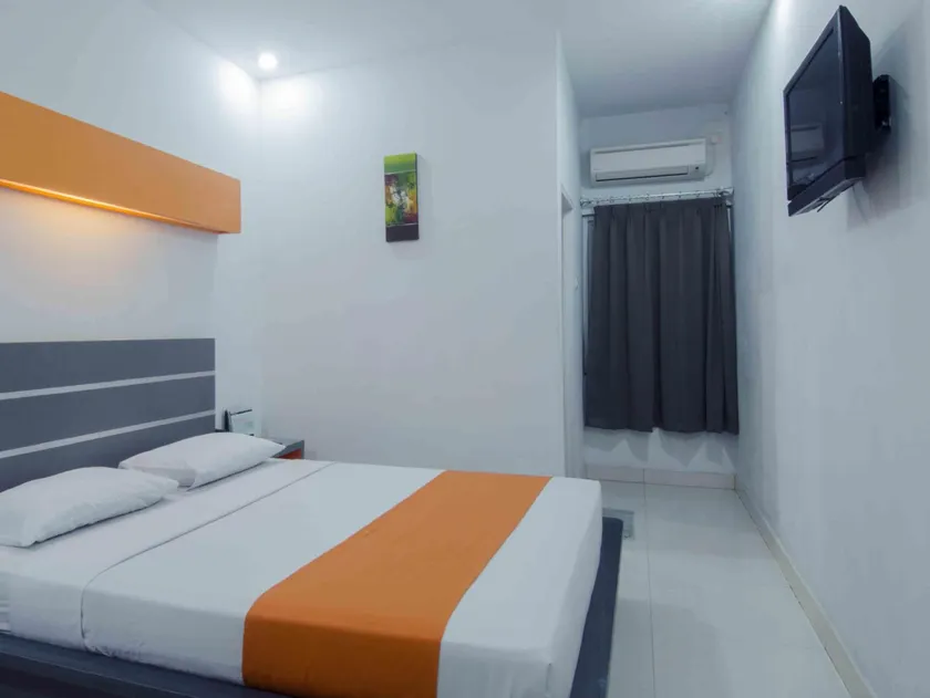 Boulevard Hotel - Image 1