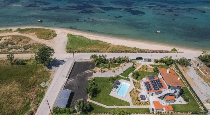 Electra BeachFront Suites, Nea Irakleia - Image 1