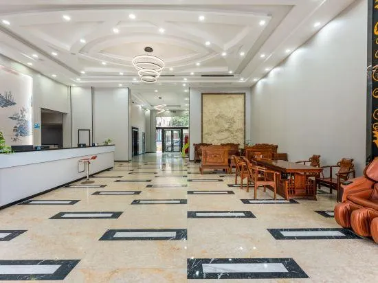 Charming Hotel - Image 1