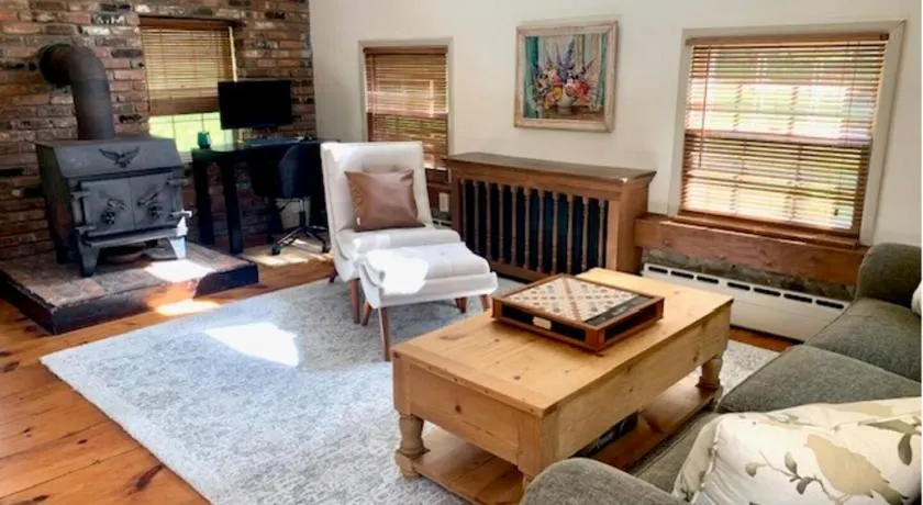 INCREDIBLE Northern Westchester Historic Hideaway - Image 1