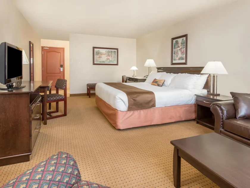 Ramada by Wyndham Lloydminster - Image 1